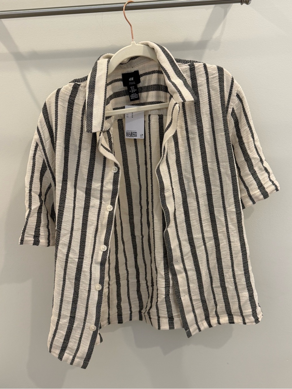H&M Short-Sleeve Striped button down Shirt in Cream and Black